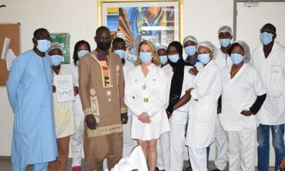 Dakar – Les travailleurs de l’ombre de la pandémie reçoivent les honneurs de l’artiste contemporain Aziz N’Diaye