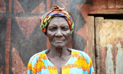 La doyenne de la Cour royale de Tiébélé (Burkina Faso) sacrée « Trésor Humain Vivant »